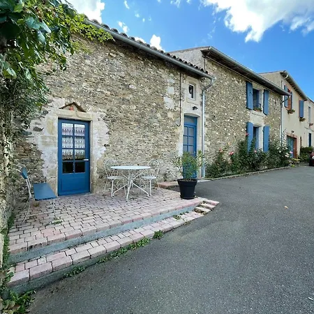 En Cite Medievale De Avec Parking Privatif, 4 Vouvant